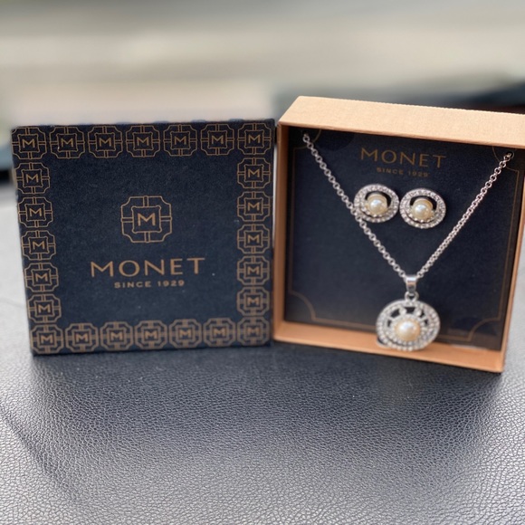 Monet Jewelry - MONET💥NIB💥NECKLACE & EARRINGS SET